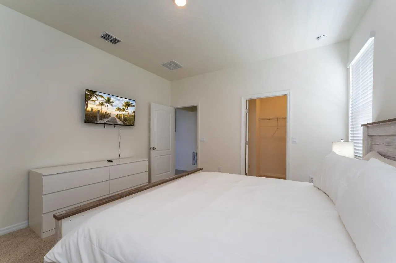 7679Om Oak Moss Villa G Davenport 0*,  United States